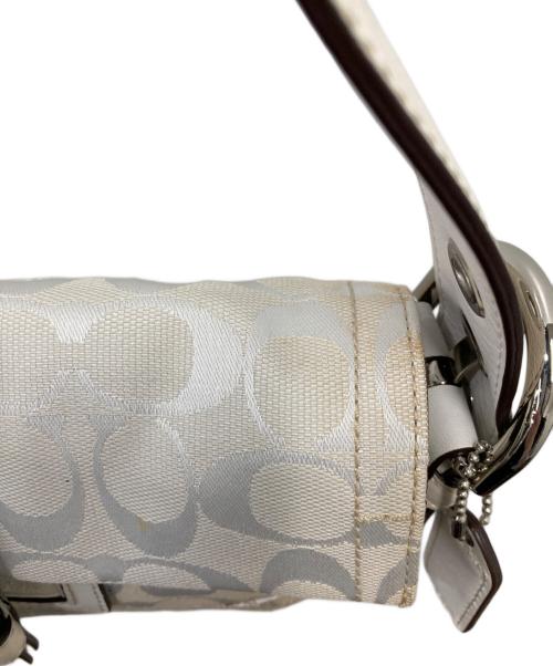 COACH（コーチ）COACH (コーチ) シグネチャーワンショルダーバッグ ホワイトの古着・服飾アイテム