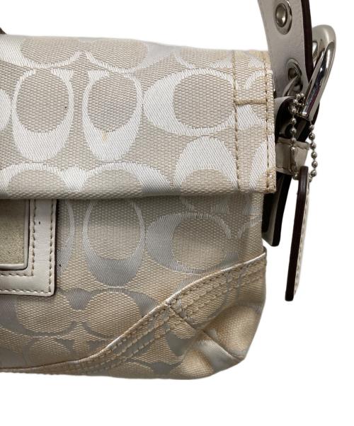 COACH（コーチ）COACH (コーチ) シグネチャーワンショルダーバッグ ホワイトの古着・服飾アイテム