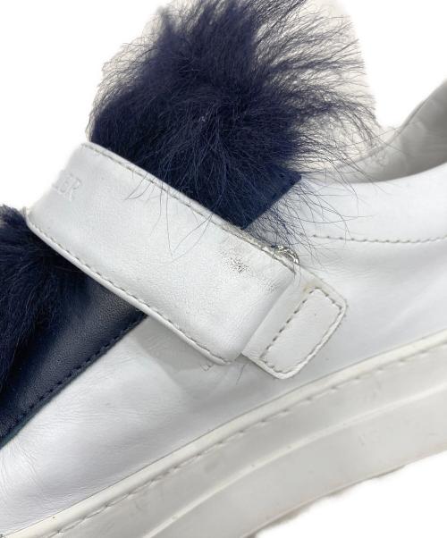 MONCLER（モンクレール）MONCLER (モンクレール) VICTOIRE ファーベルクロスニーカー ホワイト×ネイビー サイズ:37の古着・服飾アイテム