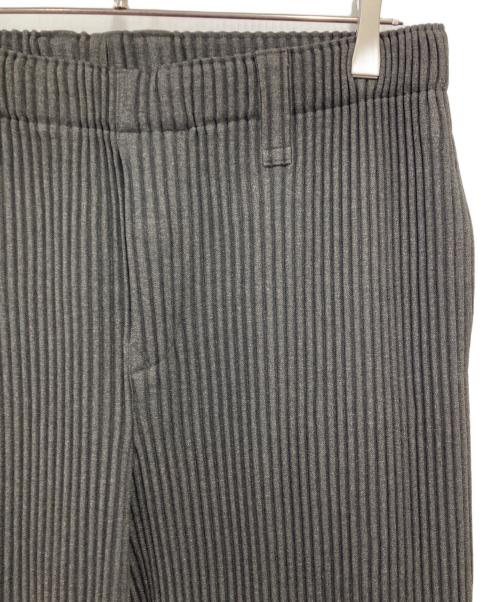 HOMME PLISSE ISSEY MIYAKE（オム プリッセ イッセイ ミヤケ）HOMME PLISSE ISSEY MIYAKE (オム プリッセ イッセイ ミヤケ) WOOL LIKE LIGHT/プリーツパンツ グレー サイズ:3の古着・服飾アイテム