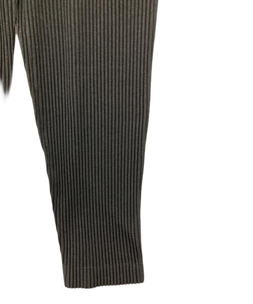 HOMME PLISSE ISSEY MIYAKE（オム プリッセ イッセイ ミヤケ）HOMME PLISSE ISSEY MIYAKE (オム プリッセ イッセイ ミヤケ) WOOL LIKE LIGHT/プリーツパンツ グレー サイズ:3の古着・服飾アイテム