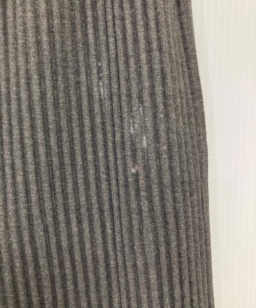 HOMME PLISSE ISSEY MIYAKE（オム プリッセ イッセイ ミヤケ）HOMME PLISSE ISSEY MIYAKE (オム プリッセ イッセイ ミヤケ) WOOL LIKE LIGHT/プリーツパンツ グレー サイズ:3の古着・服飾アイテム