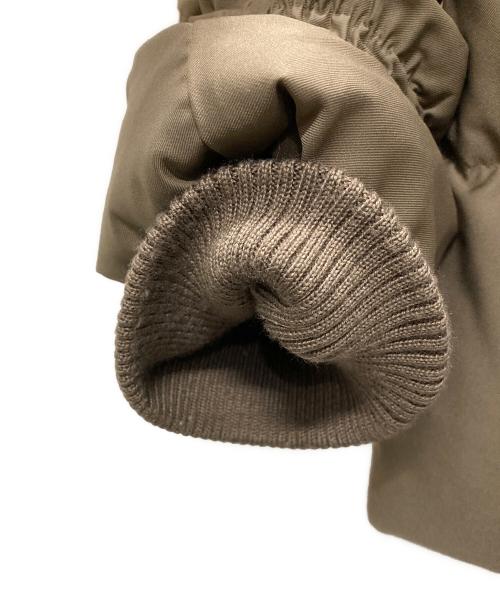 INDIVI（インディヴィ）INDIVI (インディヴィ) フーデットファーショートダウンコート カーキ サイズ:40の古着・服飾アイテム