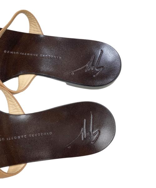 GIUSEPPE ZANOTTI（ジュゼッペザノッティ）GIUSEPPE ZANOTTI (ジュゼッペザノッティ) フラットサンダル ブラウン サイズ:SIZE  37.5の古着・服飾アイテム