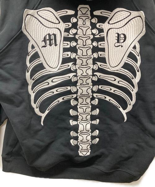 MADO（マド）MADO (マド) BONES EMBROIDERY HOODIE ブラック サイズ:Lの古着・服飾アイテム