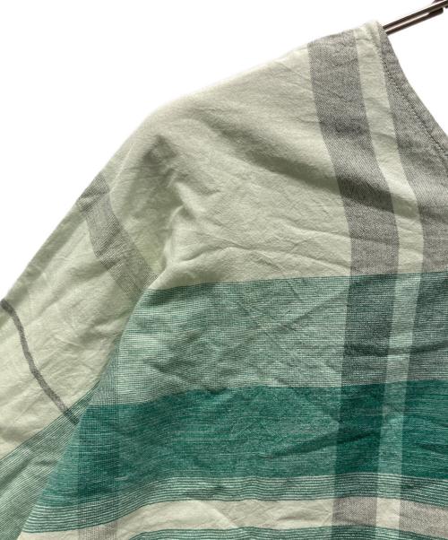 tamaki niime（タマキ ニイメ）tamaki niime (タマキ ニイメ) Vネックカットソー/Vネックブラウス グリーンの古着・服飾アイテム