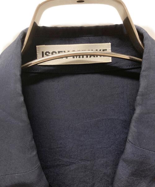ISSEY MIYAKE（イッセイミヤケ）ISSEY MIYAKE (イッセイミヤケ) メッシュ切替ジャケット ネイビー サイズ:３の古着・服飾アイテム