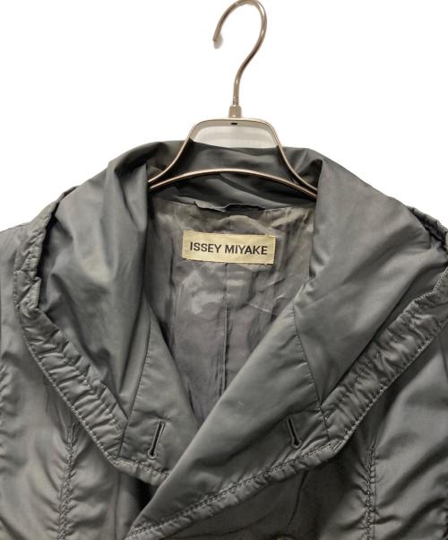 ISSEY MIYAKE（イッセイミヤケ）ISSEY MIYAKE (イッセイミヤケ) スタンドカラー ダブルブレスト ギャザー ロングコート グレー サイズ:1の古着・服飾アイテム