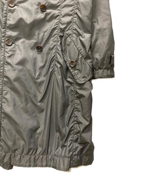 ISSEY MIYAKE（イッセイミヤケ）ISSEY MIYAKE (イッセイミヤケ) スタンドカラー ダブルブレスト ギャザー ロングコート グレー サイズ:1の古着・服飾アイテム