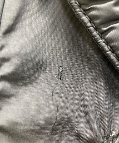 ISSEY MIYAKE（イッセイミヤケ）ISSEY MIYAKE (イッセイミヤケ) スタンドカラー ダブルブレスト ギャザー ロングコート グレー サイズ:1の古着・服飾アイテム