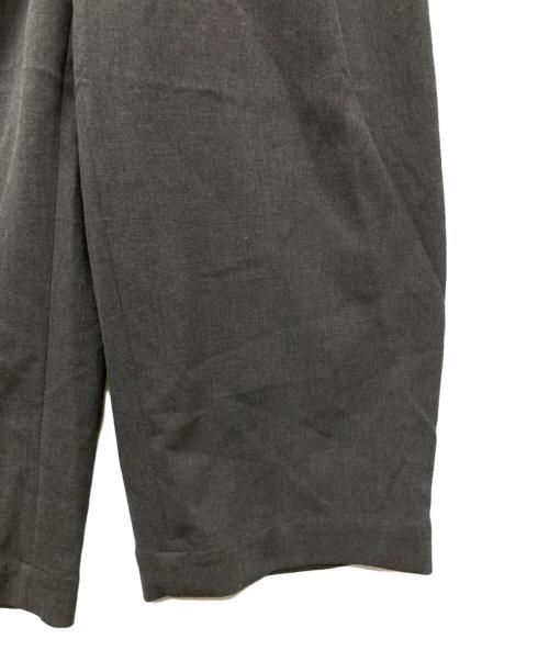 ENFOLD（エンフォルド）ENFOLD (エンフォルド) ONE-SHOULDER SARROUEL-TROUSERS グレー サイズ:36の古着・服飾アイテム