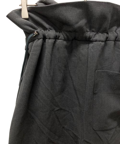 ENFOLD（エンフォルド）ENFOLD (エンフォルド) ONE-SHOULDER SARROUEL-TROUSERS グレー サイズ:36の古着・服飾アイテム