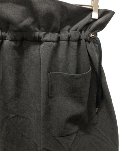 ENFOLD（エンフォルド）ENFOLD (エンフォルド) ONE-SHOULDER SARROUEL-TROUSERS グレー サイズ:36の古着・服飾アイテム