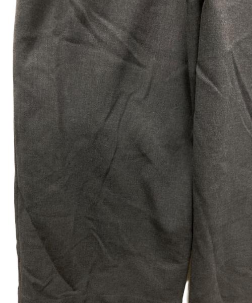 ENFOLD（エンフォルド）ENFOLD (エンフォルド) ONE-SHOULDER SARROUEL-TROUSERS グレー サイズ:36の古着・服飾アイテム
