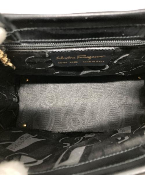Salvatore Ferragamo（サルヴァトーレ フェラガモ）Salvatore Ferragamo (サルヴァトーレ フェラガモ) ヴァラリボン2WAYバッグ ブラックの古着・服飾アイテム
