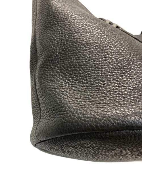IACUCCI（イアクッチ）IACUCCI (イアクッチ) テア S CERVO レザーショルダーバッグ ブラックの古着・服飾アイテム