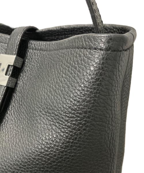 IACUCCI（イアクッチ）IACUCCI (イアクッチ) テア S CERVO レザーショルダーバッグ ブラックの古着・服飾アイテム