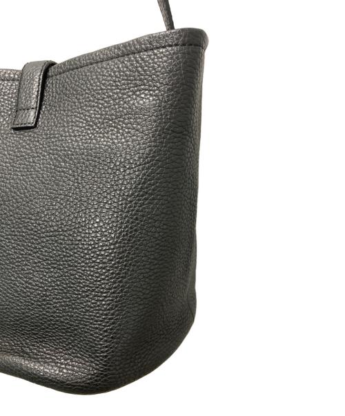 IACUCCI（イアクッチ）IACUCCI (イアクッチ) テア S CERVO レザーショルダーバッグ ブラックの古着・服飾アイテム