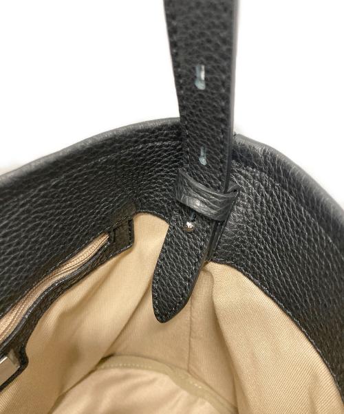 IACUCCI（イアクッチ）IACUCCI (イアクッチ) テア S CERVO レザーショルダーバッグ ブラックの古着・服飾アイテム