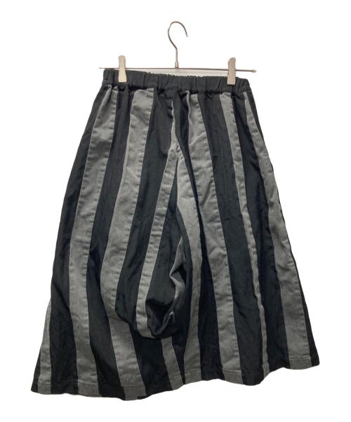 COMME des GARCONS COMME des GARCONS（コムデギャルソン コムデギャルソン）COMME des GARCONS COMME des GARCONS (コムデギャルソン コムデギャルソン) ストライプサルエルパンツ グレー×ブラック サイズ:XSの古着・服飾アイテム