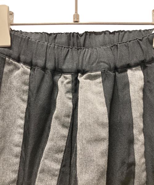 COMME des GARCONS COMME des GARCONS（コムデギャルソン コムデギャルソン）COMME des GARCONS COMME des GARCONS (コムデギャルソン コムデギャルソン) ストライプサルエルパンツ グレー×ブラック サイズ:XSの古着・服飾アイテム