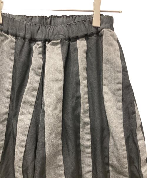 COMME des GARCONS COMME des GARCONS（コムデギャルソン コムデギャルソン）COMME des GARCONS COMME des GARCONS (コムデギャルソン コムデギャルソン) ストライプサルエルパンツ グレー×ブラック サイズ:XSの古着・服飾アイテム
