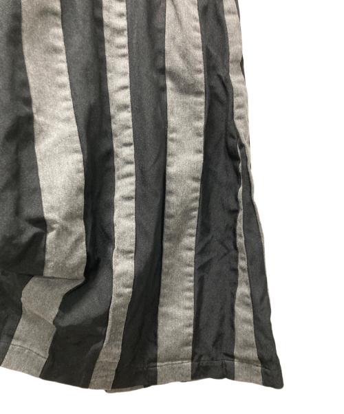 COMME des GARCONS COMME des GARCONS（コムデギャルソン コムデギャルソン）COMME des GARCONS COMME des GARCONS (コムデギャルソン コムデギャルソン) ストライプサルエルパンツ グレー×ブラック サイズ:XSの古着・服飾アイテム