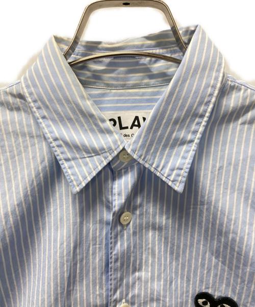 PLAY COMME des GARCONS（プレイコムデギャルソン）PLAY COMME des GARCONS (プレイコムデギャルソン) ワンポイント刺繍ストライプシャツ ブルー サイズ:Sの古着・服飾アイテム