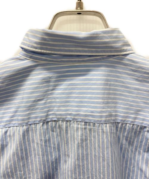 PLAY COMME des GARCONS（プレイコムデギャルソン）PLAY COMME des GARCONS (プレイコムデギャルソン) ワンポイント刺繍ストライプシャツ ブルー サイズ:Sの古着・服飾アイテム