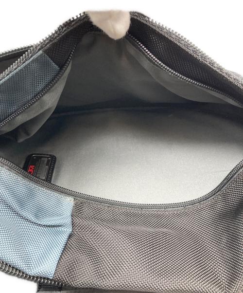 TUMI（トゥミ）TUMI (トゥミ) Aurora アルファスリングバッグ ブラック×ブルーの古着・服飾アイテム