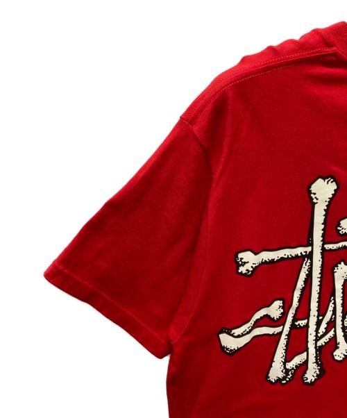 stussy（ステューシー）stussy (ステューシー) Bones Stock Tee レッド サイズ:Mの古着・服飾アイテム