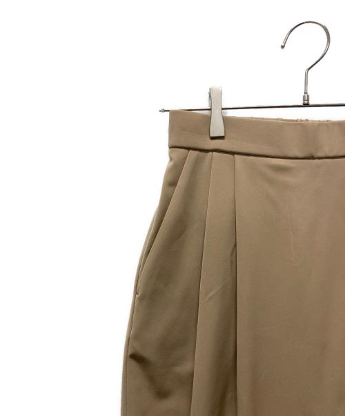 Conte（コンテ）Conte (コンテ) アシンメトリー タックパンツ ベージュ サイズ:36の古着・服飾アイテム