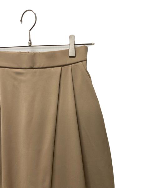 Conte（コンテ）Conte (コンテ) アシンメトリー タックパンツ ベージュ サイズ:36の古着・服飾アイテム