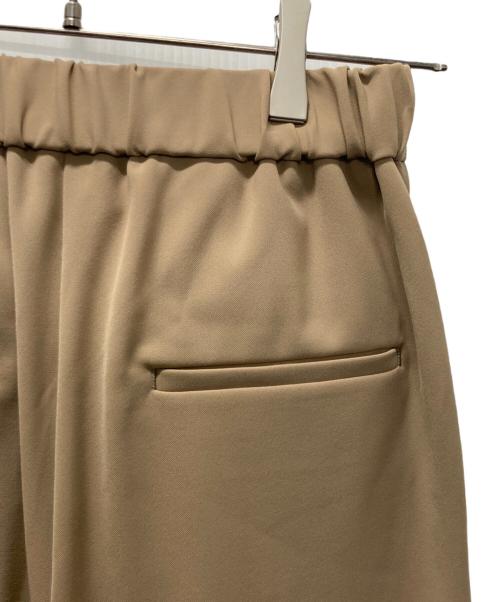 Conte（コンテ）Conte (コンテ) アシンメトリー タックパンツ ベージュ サイズ:36の古着・服飾アイテム