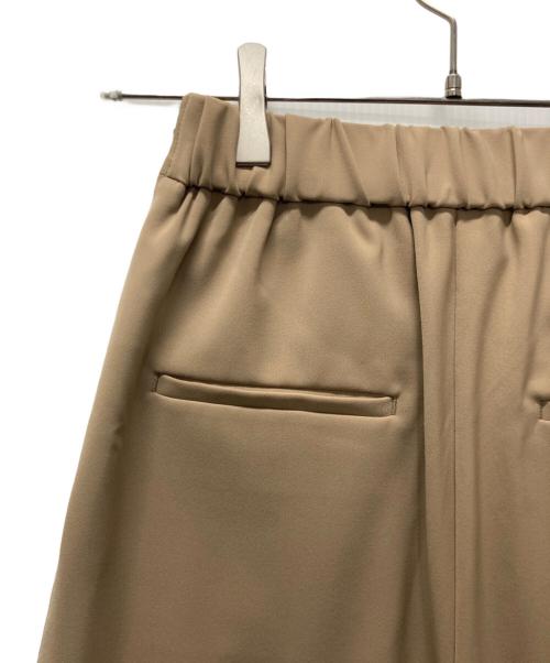 Conte（コンテ）Conte (コンテ) アシンメトリー タックパンツ ベージュ サイズ:36の古着・服飾アイテム