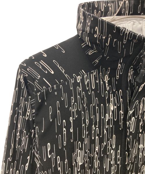 1PIU1UGUALE3 RELAX（ウノピゥウノウグァーレトレ リラックス）1PIU1UGUALE3 RELAX (ウノピゥウノウグァーレトレ リラックス) 総柄ジップジャケット ブラック サイズ:Mの古着・服飾アイテム