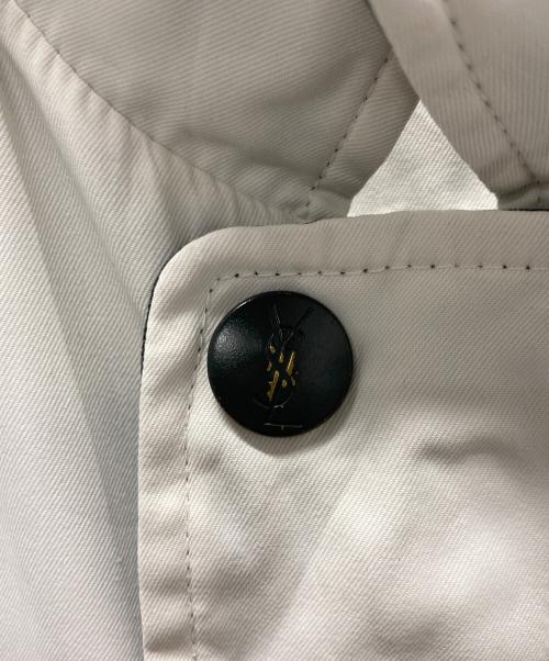Yves Saint Laurent pour homme（イヴサンローラン プールオム）Yves Saint Laurent pour homme (イヴサンローラン プールオム) ワンポイントロゴ刺繍ジップジャケット ホワイト サイズ:105の古着・服飾アイテム