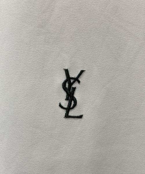 Yves Saint Laurent pour homme（イヴサンローラン プールオム）Yves Saint Laurent pour homme (イヴサンローラン プールオム) ワンポイントロゴ刺繍ジップジャケット ホワイト サイズ:105の古着・服飾アイテム
