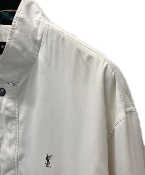 Yves Saint Laurent pour homme（イヴサンローラン プールオム）Yves Saint Laurent pour homme (イヴサンローラン プールオム) ワンポイントロゴ刺繍ジップジャケット ホワイト サイズ:105の古着・服飾アイテム