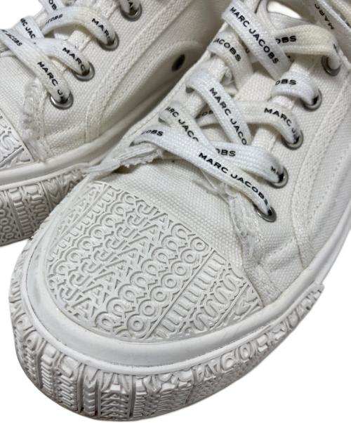 MARC JACOBS（マークジェイコブス）MARC JACOBS (マークジェイコブス) THE CANVAS SNEAKER/ダメージスニーカー ホワイト サイズ:36の古着・服飾アイテム
