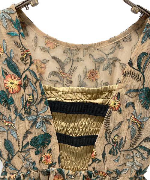 GRACE CONTINENTAL（（グレースコンチネンタル）GRACE CONTINENTAL (（グレースコンチネンタル) ボタニカルチュール刺繍ワンピ ベージュ×グリーン サイズ:Sの古着・服飾アイテム