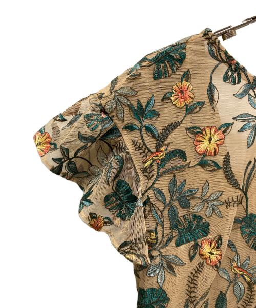 GRACE CONTINENTAL（（グレースコンチネンタル）GRACE CONTINENTAL (（グレースコンチネンタル) ボタニカルチュール刺繍ワンピ ベージュ×グリーン サイズ:Sの古着・服飾アイテム