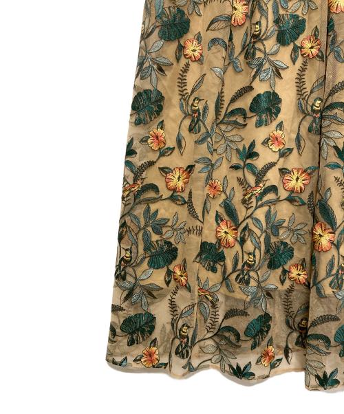 GRACE CONTINENTAL（（グレースコンチネンタル）GRACE CONTINENTAL (（グレースコンチネンタル) ボタニカルチュール刺繍ワンピ ベージュ×グリーン サイズ:Sの古着・服飾アイテム