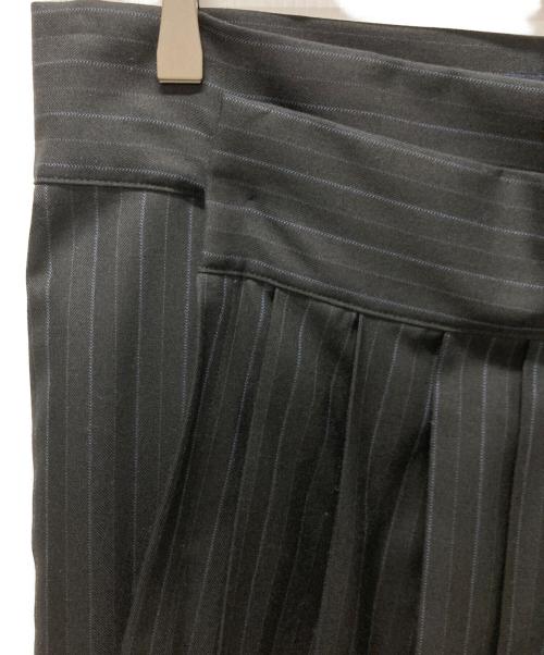 LIMI feu（リミフゥ）LIMI feu (リミフゥ) ウールギャバプリーツスカート グレー サイズ:Sの古着・服飾アイテム
