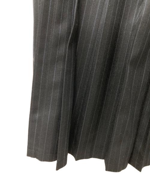 LIMI feu（リミフゥ）LIMI feu (リミフゥ) ウールギャバプリーツスカート グレー サイズ:Sの古着・服飾アイテム