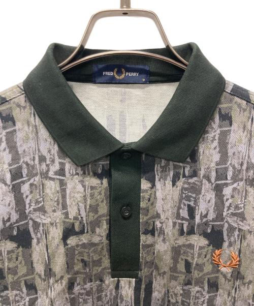 FRED PERRY（フレッドペリー）FRED PERRY (フレッドペリー) ABSTRACT PRINT POLO SHIRT/ポロシャツ ダークグリーン/カーキ サイズ:Mの古着・服飾アイテム