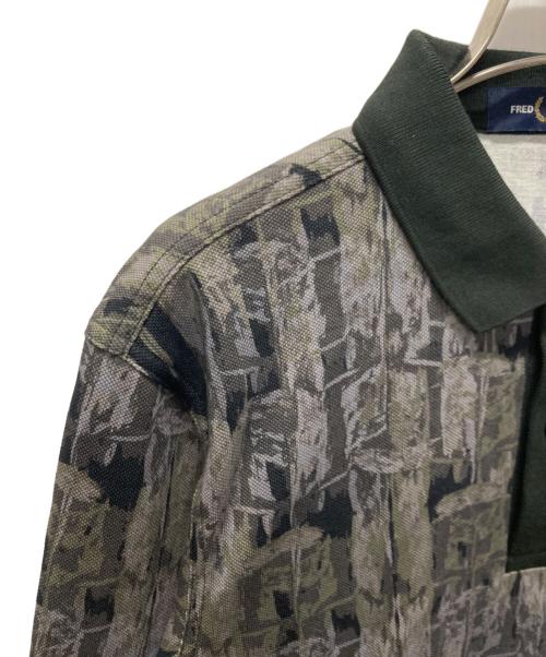 FRED PERRY（フレッドペリー）FRED PERRY (フレッドペリー) ABSTRACT PRINT POLO SHIRT/ポロシャツ ダークグリーン/カーキ サイズ:Mの古着・服飾アイテム