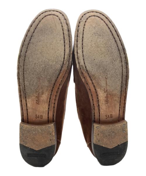 Salvatore Ferragamo（サルヴァトーレ フェラガモ）Salvatore Ferragamo (サルヴァトーレ フェラガモ) ヴァラリボンスエードローファー ブラウン サイズ:5 1/2の古着・服飾アイテム