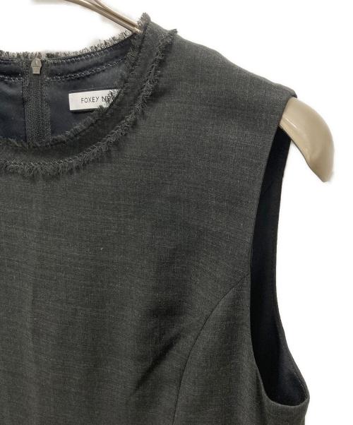 FOXEY（フォクシー）FOXEY (フォクシー) ノースリーブワンピース グレー サイズ:38の古着・服飾アイテム