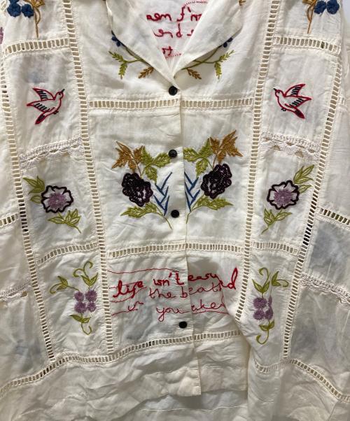 TODAYFUL（トゥデイフル）TODAYFUL (トゥデイフル) Embroidery Patchwork Shirts ベージュ サイズ:Fの古着・服飾アイテム
